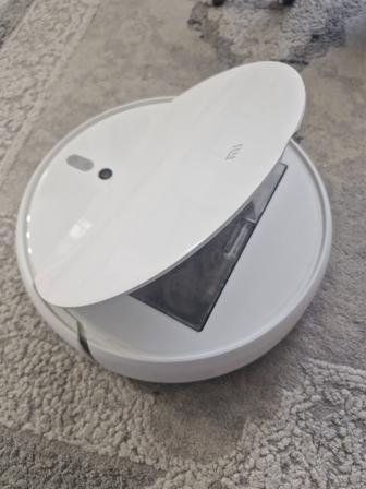 Продам робот-пылесос Mi Robot Vacuum-Mop 2