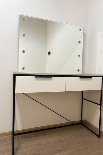 Продам туалетный столик