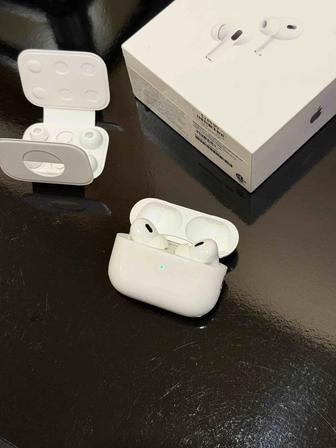 Apple AirPods Pro 2 с безпроводной зарядкой