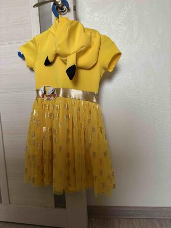 Продам платья и костюмы на праздники