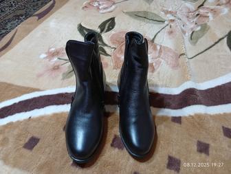 Продам зимние женские полу сапожки 38 размера из настоящей кожи.