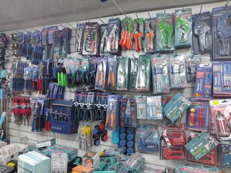 Строительные и хозяйственные товары в ассортименте пилы, топоры