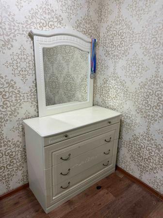 Шкаф тумба и зеркало