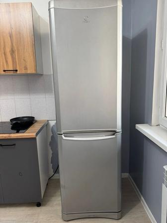 Продам холодильник indesit в нерабочем состоянии нет фреона