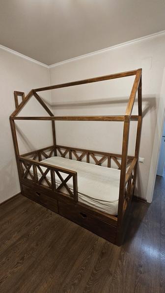 Продам детскую кровать-домик