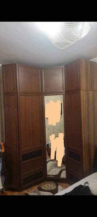 Продам шкаф, угловой бу. В хорошем состоянии. Цвет темный орех. Вместительн