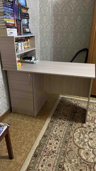 Продам стол с тумбой