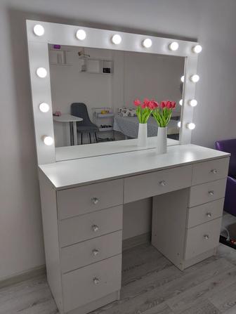 Продам туалетный столик 2 шт