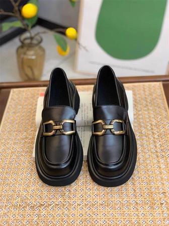 Продам туфли новые