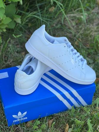 Женские кроссовки Adidas