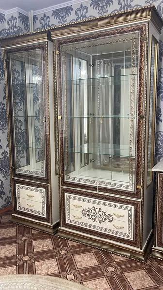 Продам сервант для посуды в отличном состоянии 2 предмета плюс комод