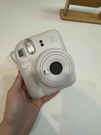 Продам камеру Instax новая