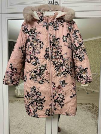 Продам зимнюю куртку на девочку