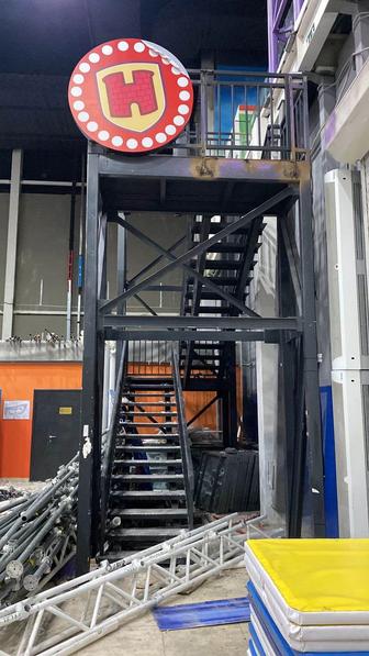 Продам металлическую лестницу