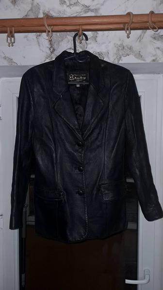 Кожаная черная куртка