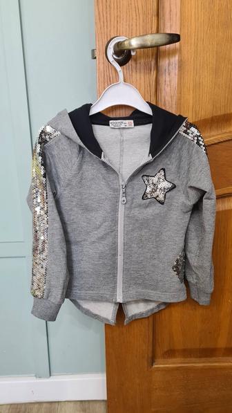 Для девочек (116см), нарядная теплая кофточка на молнии с капюшоном