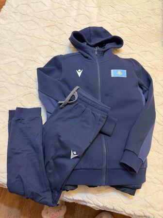 Спортивный казахстанский костюм