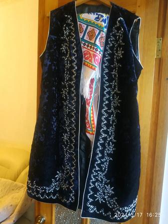Женский национальный камзол.