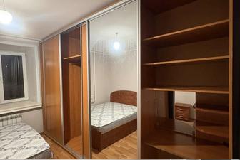 Отдам даром шкаф купе и диван