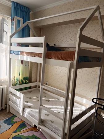 Двухъярусная детская кровать