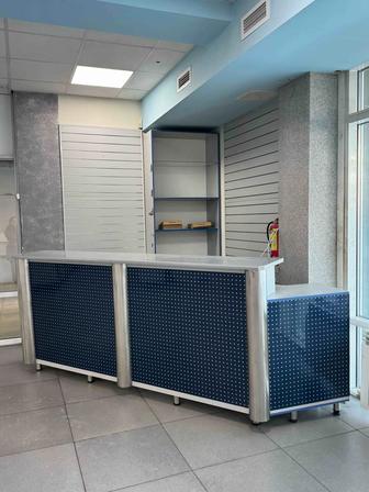 Ресепшен и шкаф