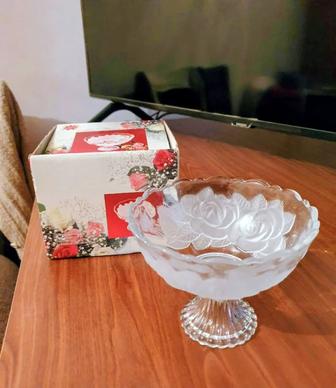 Вазочка не пользованная в коробке для конфет, печений