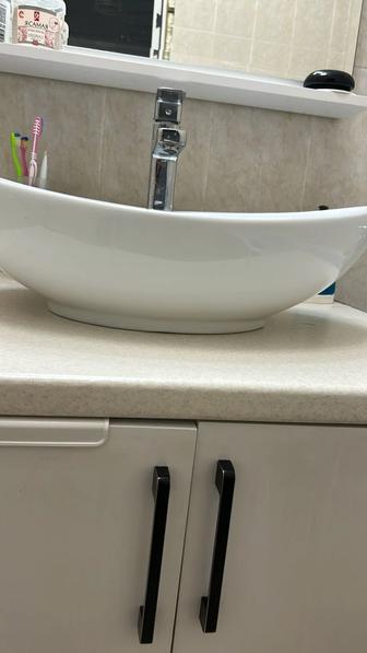 Продам раковину с тумбой