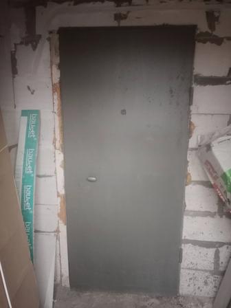 Продам дверь входную металлическую