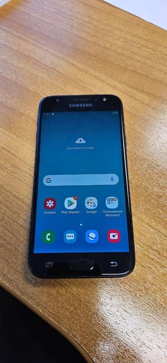 Продам телефон Samsung J3