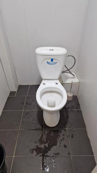 Продам унитаз с бачком,