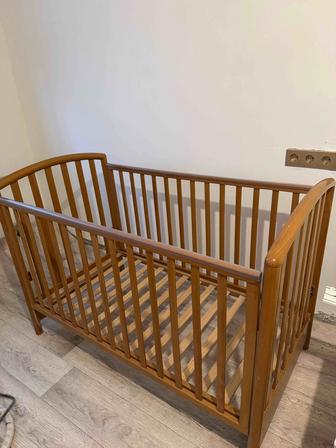 Срочно в связи с переездом продам манеж италия дерево