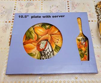 Новая красивая тарелка с лопаткой