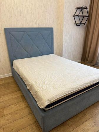 Продам кровать б/у, 1.4 -2м с матрасом