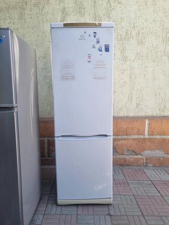 Холодильник Indesit