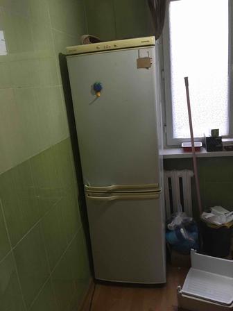 Холодильник Samsung CoolnCool продам 555