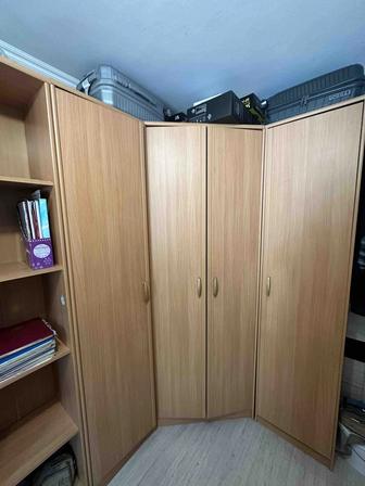 Срочно продам угловой шкаф