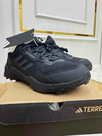 Продам adidas tarrex