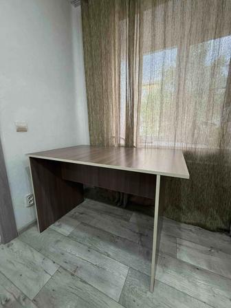 Продам стол