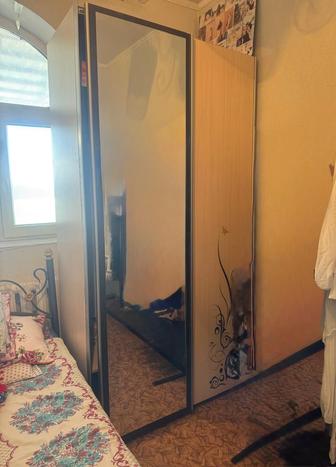 Продам б/у шкаф с зеркалом