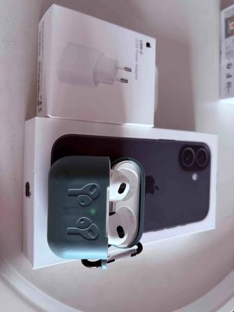 iPhone 17 черный, airpods 3, чехол, оригинальная зарядка и защита экрана