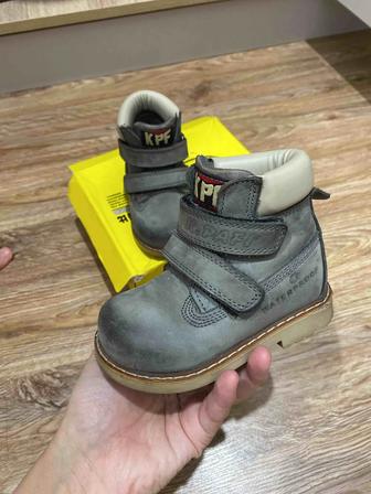 Детские ботинки