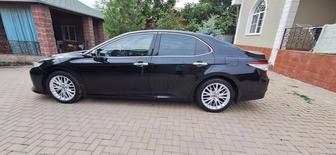 Водитель на camry 70