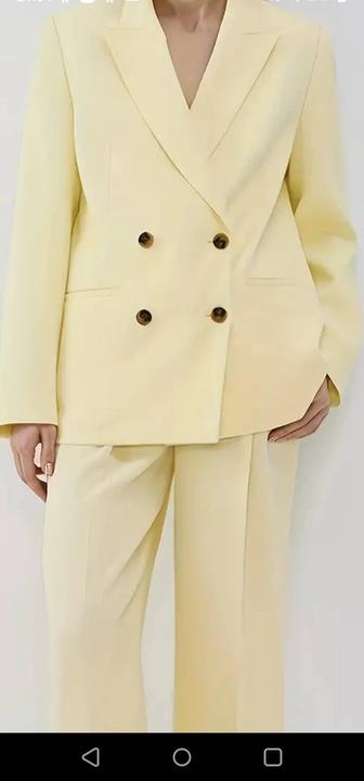 Продаю женский брючный костюм