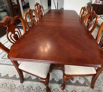 Стол со стульями