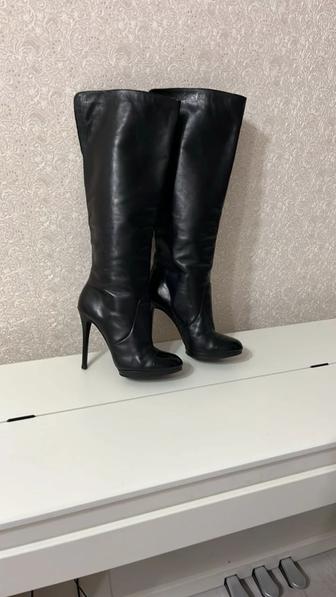 Сапоги на высоком каблуке