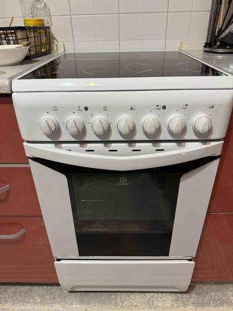 Продам электрическую плиту с духовкой