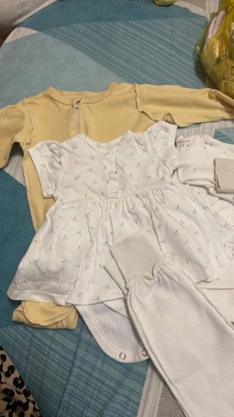 Комплекты вещей для новорожденных