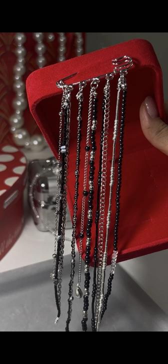 Многослойное украшение на булавке (В черном/красном/белом цвете)