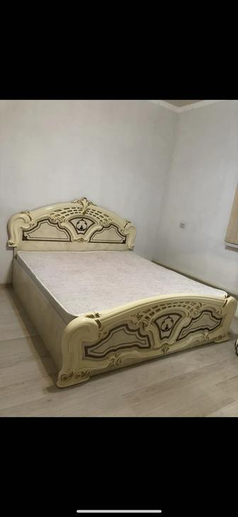 Спальный гарнитур сатылады.