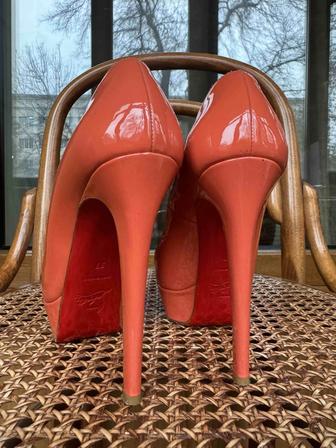 Туфли Christian Louboutin